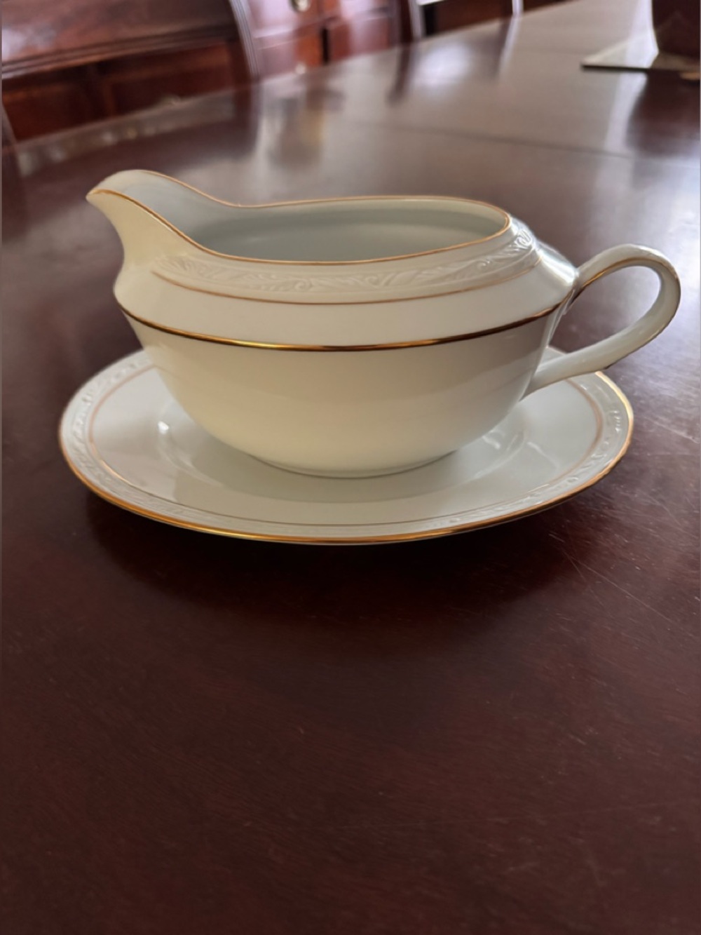 Noritake White Scapes Lockleigh Gravy Boat and Underplate (2 pieces) gold rim